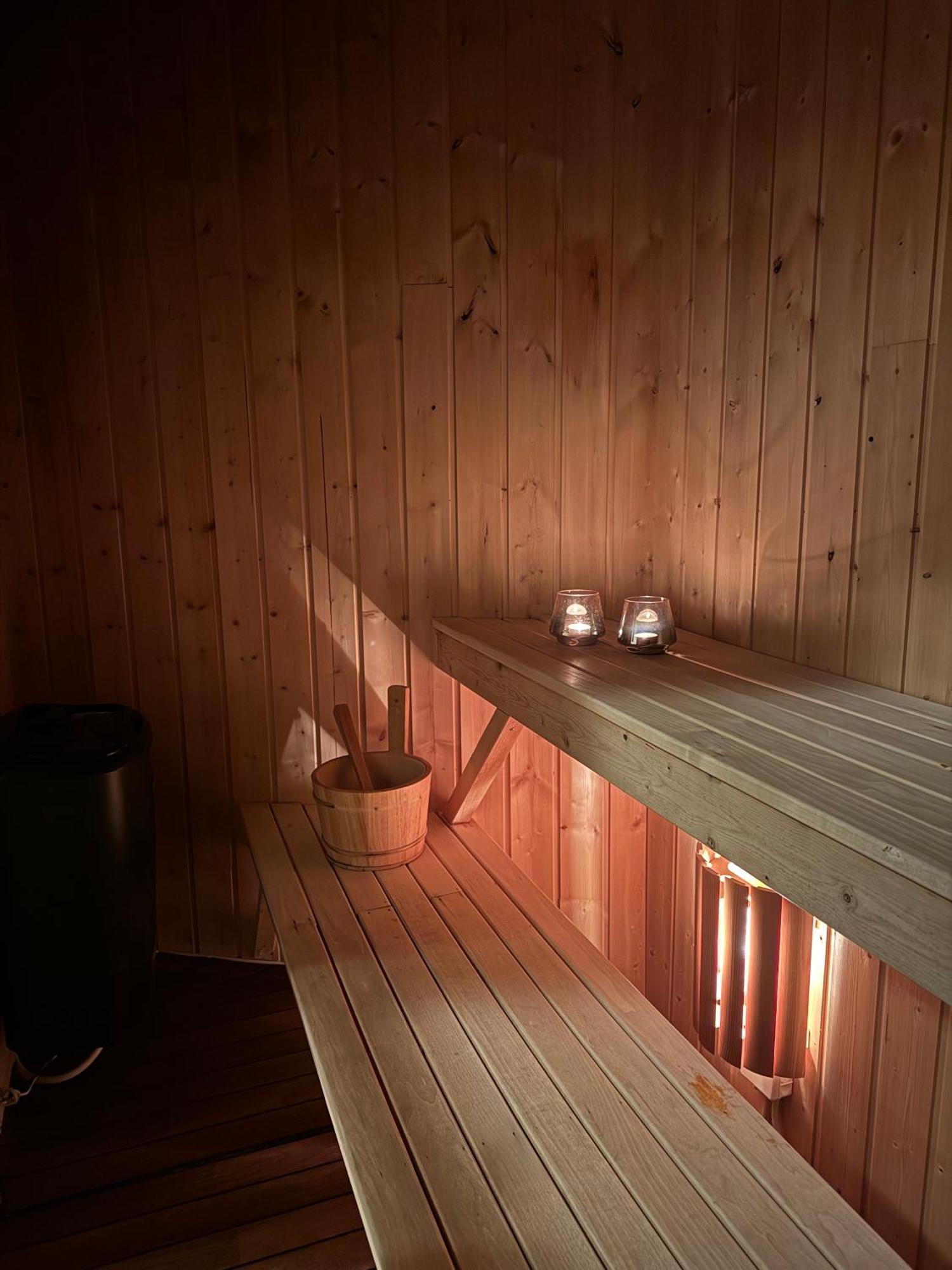With Jacuzzi And Seaview * Gjesvær