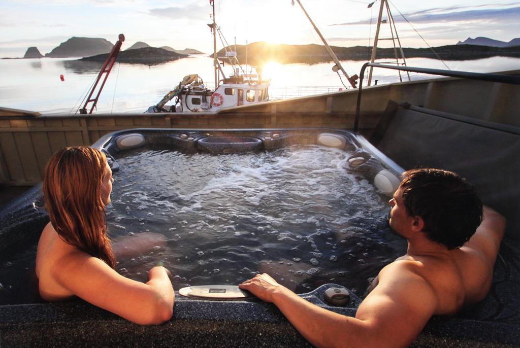 With Jacuzzi And Seaview * Gjesvær